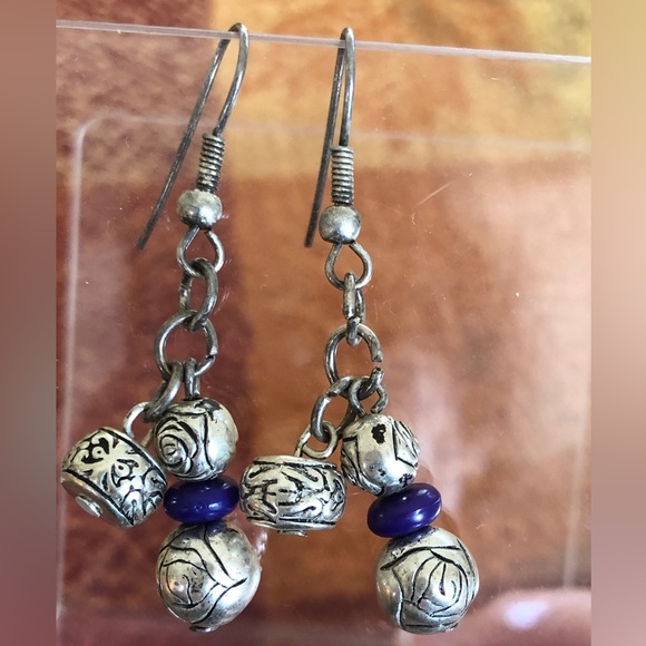 Boho french wire silver tone and blue etched bead hanging earrings - Picture 7 of 9